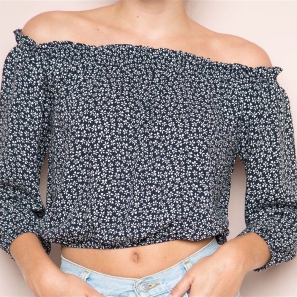 NWOT Brandy Melville Maura Peasant Crop Top
